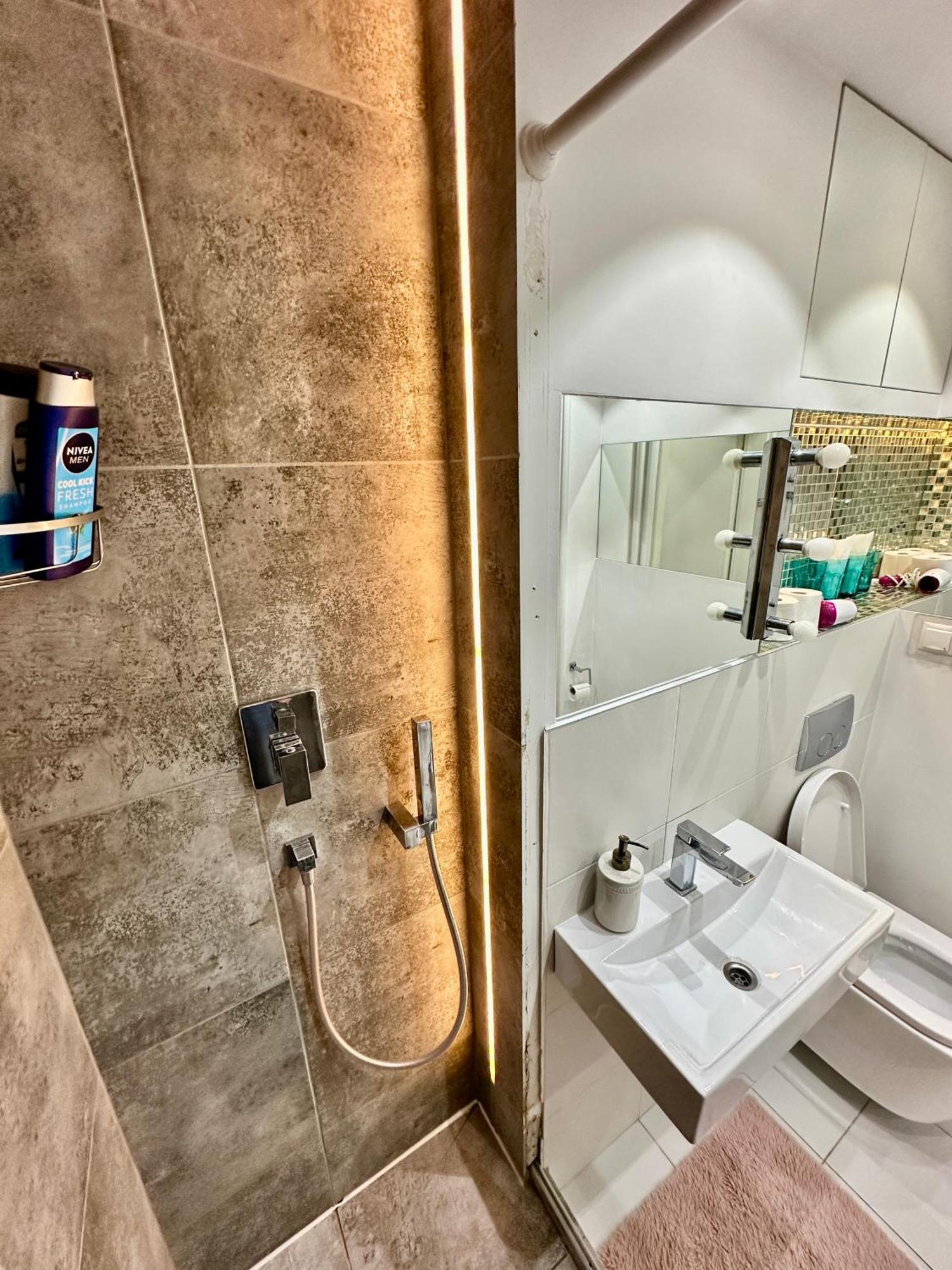 Palace 2 Wifi 600 Mbs 55'Tv Netflix Hbo 2Xmetro Appletv Warsaw Exterior photo